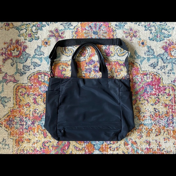 Tory Sport Nylon Graphic T Holdall Tote - Picture 7 of 11